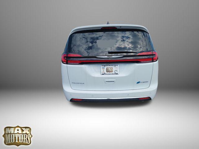 new 2023 Chrysler Pacifica Hybrid car, priced at $51,893