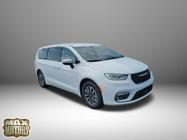 new 2023 Chrysler Pacifica Hybrid car, priced at $51,893