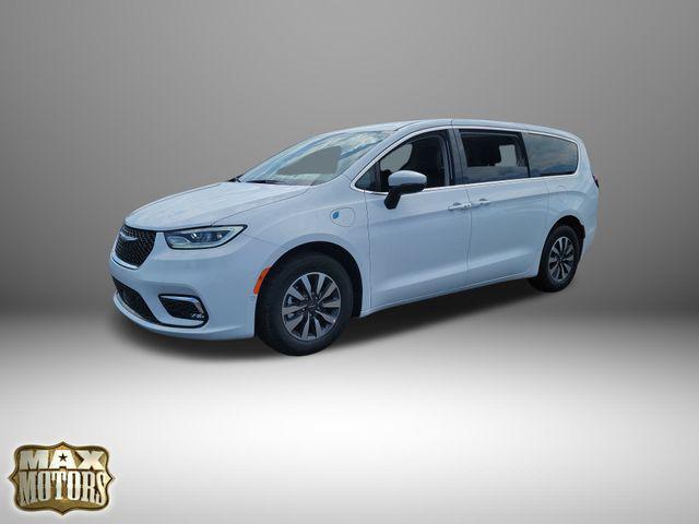 new 2023 Chrysler Pacifica Hybrid car, priced at $51,893