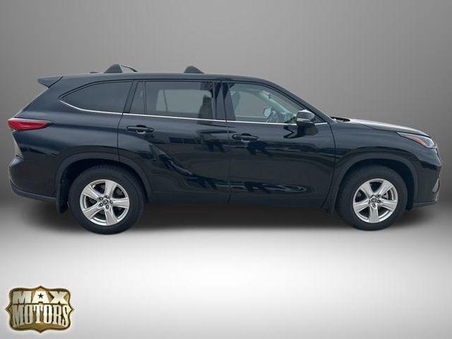 used 2022 Toyota Highlander car, priced at $29,824