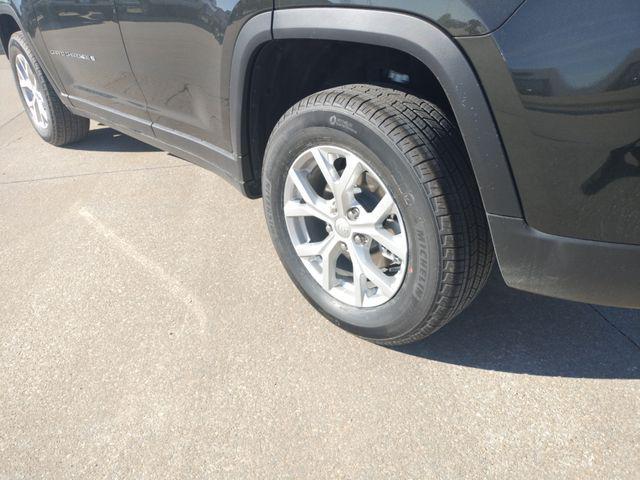 new 2024 Jeep Grand Cherokee car, priced at $47,955