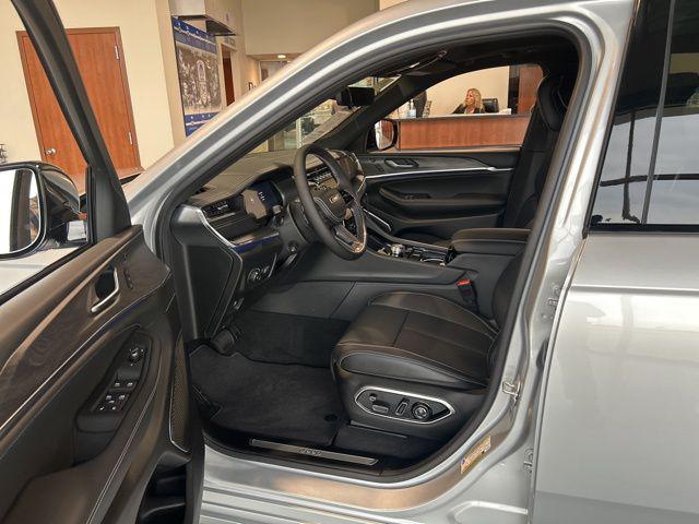 new 2025 Jeep Grand Cherokee car, priced at $61,105