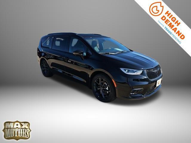 new 2024 Chrysler Pacifica car, priced at $40,490