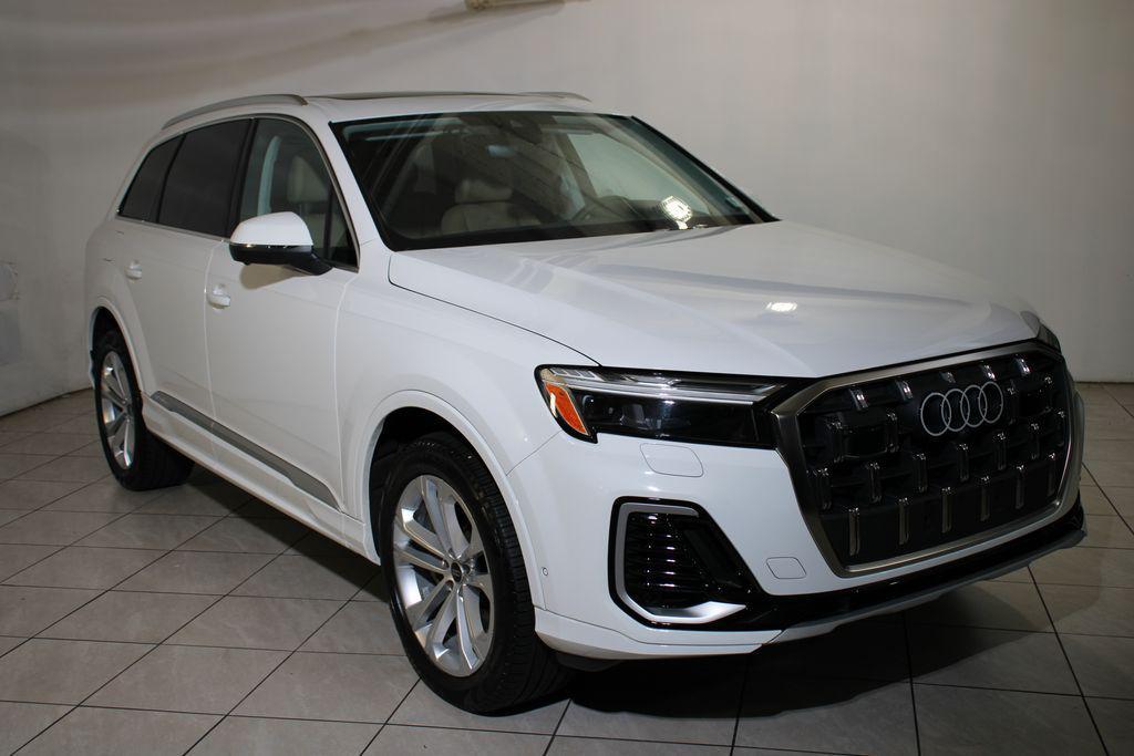 used 2025 Audi Q7 car, priced at $52,154