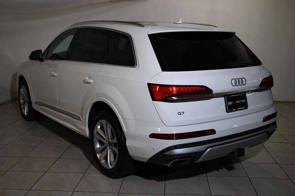used 2025 Audi Q7 car, priced at $52,154