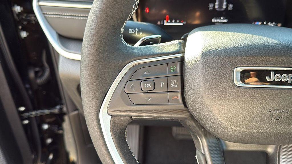 new 2025 Jeep Grand Cherokee car, priced at $44,298