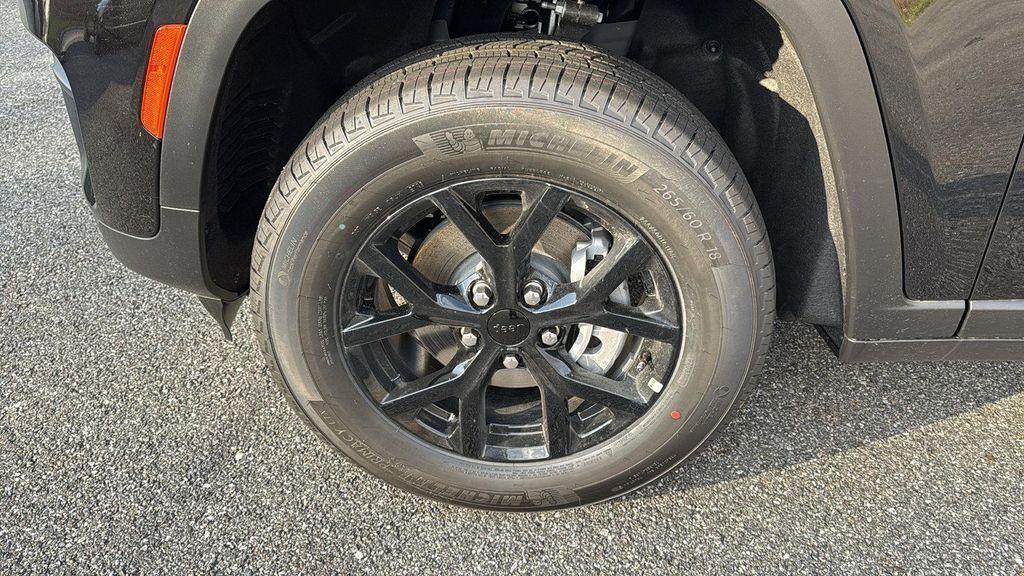 new 2025 Jeep Grand Cherokee car, priced at $44,298