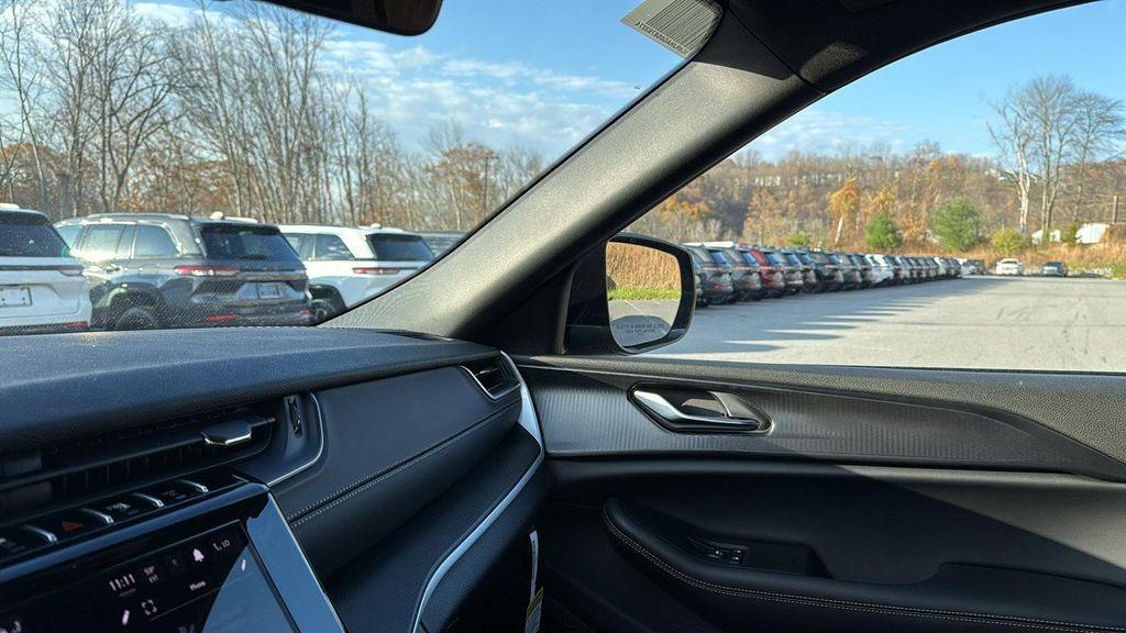 new 2025 Jeep Grand Cherokee car, priced at $44,298