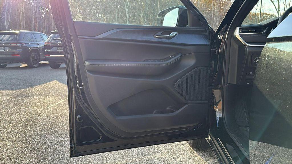 new 2025 Jeep Grand Cherokee car, priced at $44,298