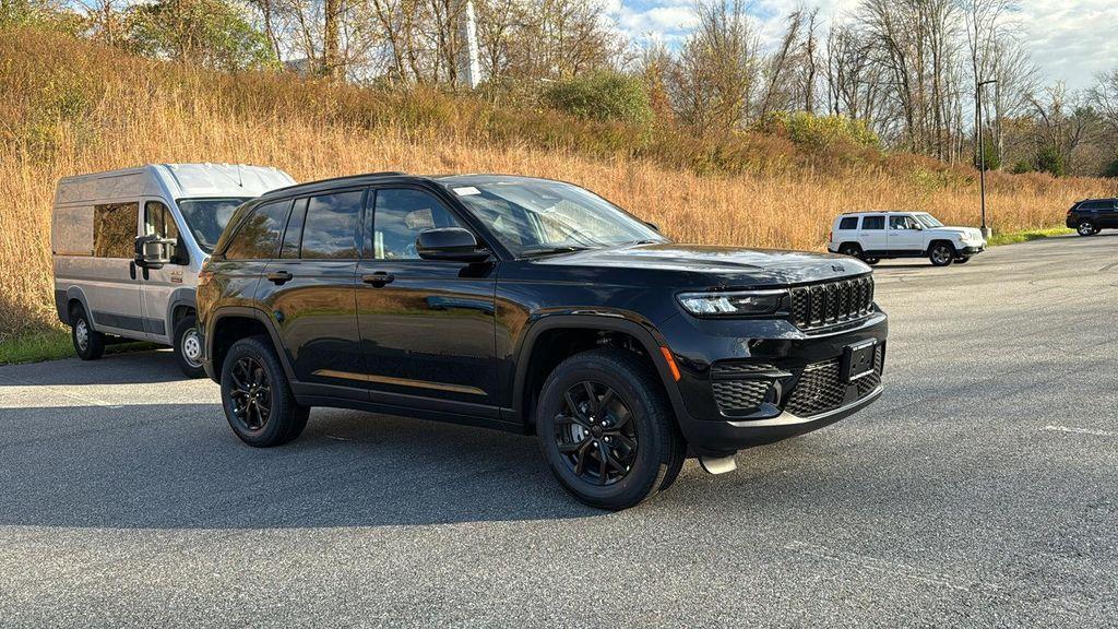 new 2025 Jeep Grand Cherokee car, priced at $44,298