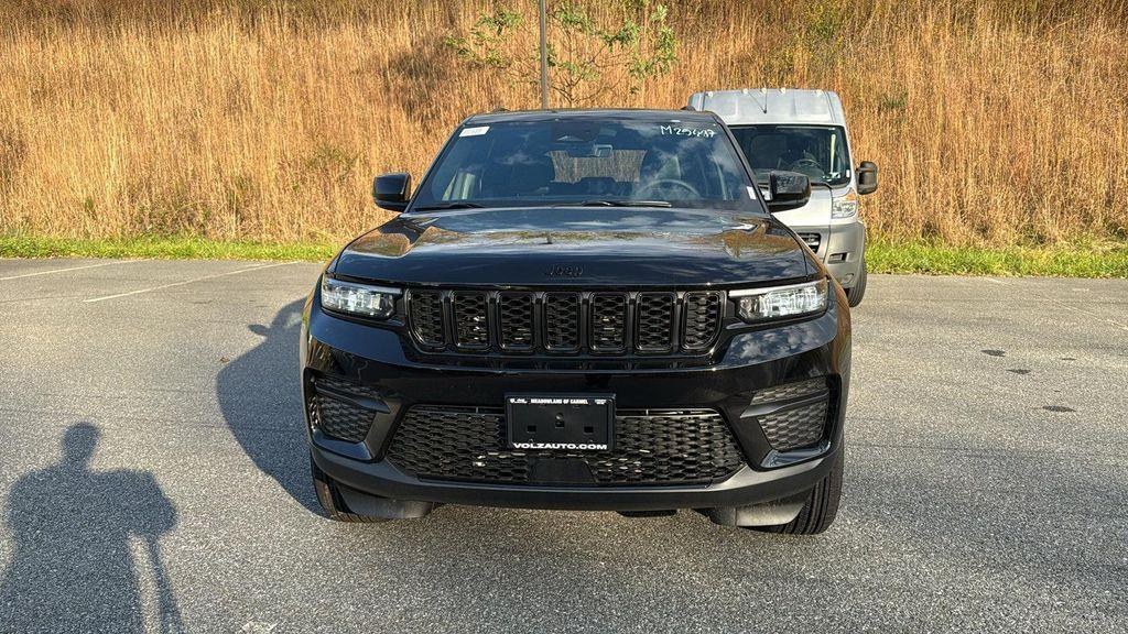 new 2025 Jeep Grand Cherokee car, priced at $44,298