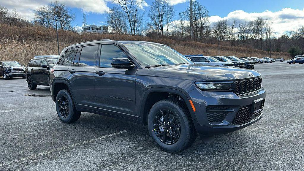 new 2025 Jeep Grand Cherokee car, priced at $46,530