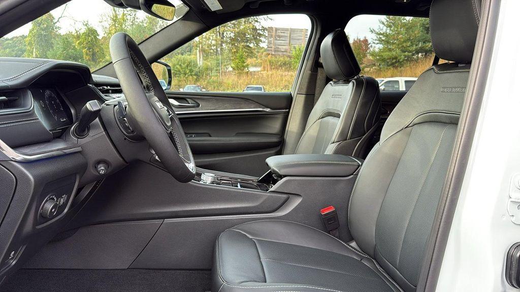 new 2025 Jeep Grand Cherokee car, priced at $57,498