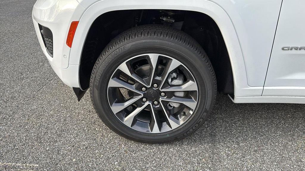 new 2025 Jeep Grand Cherokee car, priced at $57,498