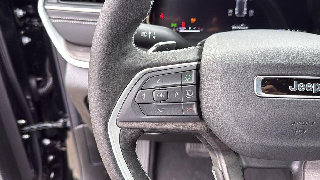 new 2025 Jeep Grand Cherokee car, priced at $47,598