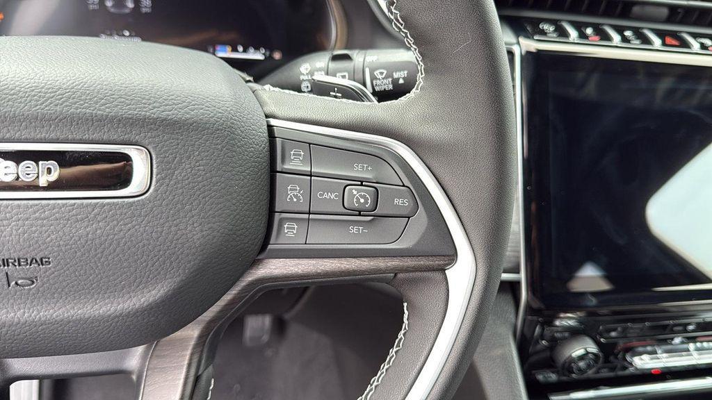 new 2025 Jeep Grand Cherokee car, priced at $47,598