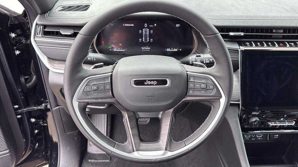 new 2025 Jeep Grand Cherokee car, priced at $47,598