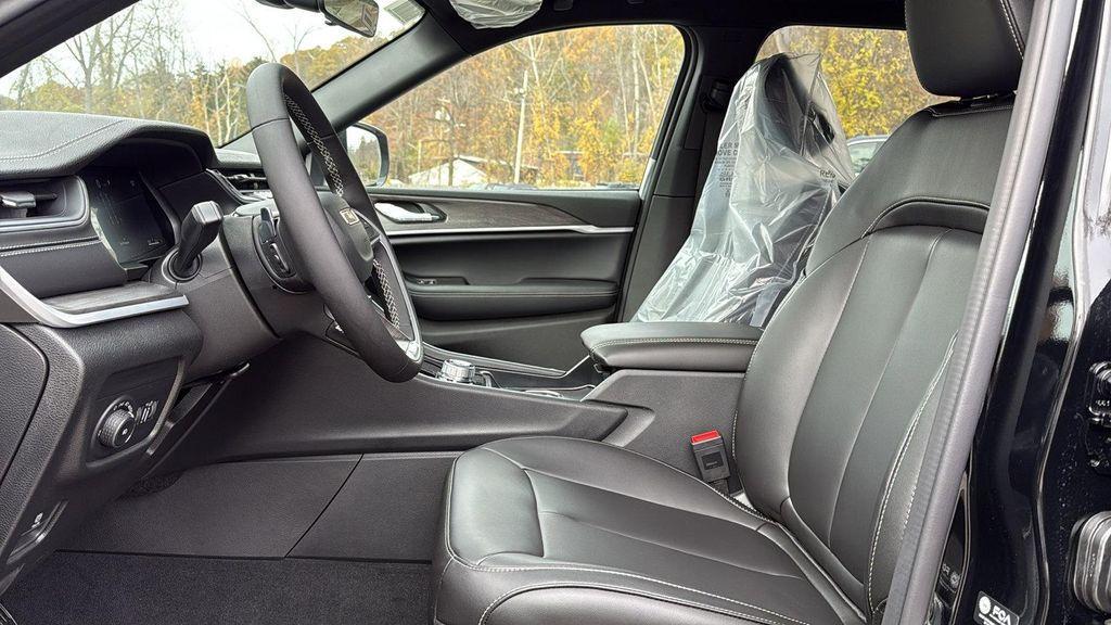 new 2025 Jeep Grand Cherokee car, priced at $47,598