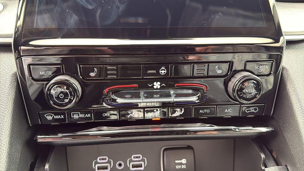 new 2025 Jeep Grand Cherokee car, priced at $47,598