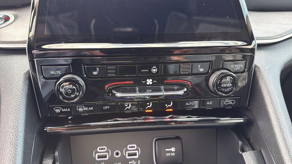 new 2025 Jeep Grand Cherokee car, priced at $46,998