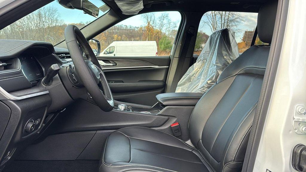 new 2025 Jeep Grand Cherokee car, priced at $46,998