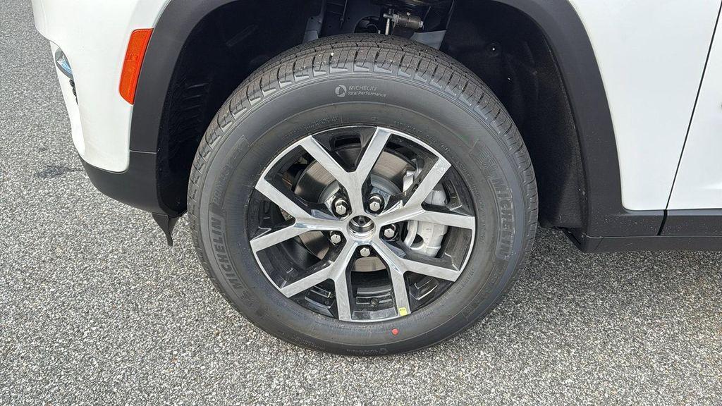 new 2025 Jeep Grand Cherokee car, priced at $46,998