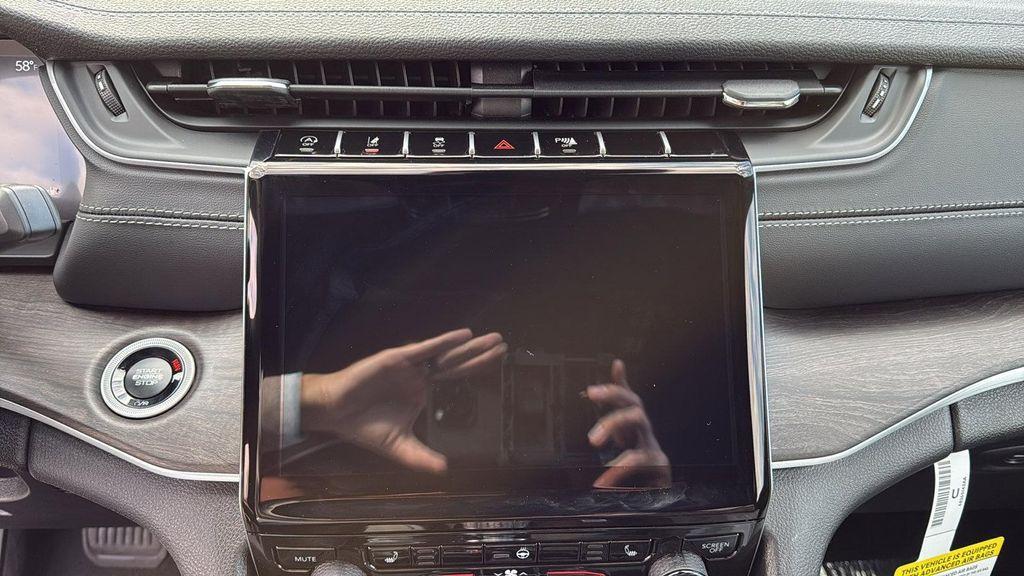 new 2025 Jeep Grand Cherokee car, priced at $46,998