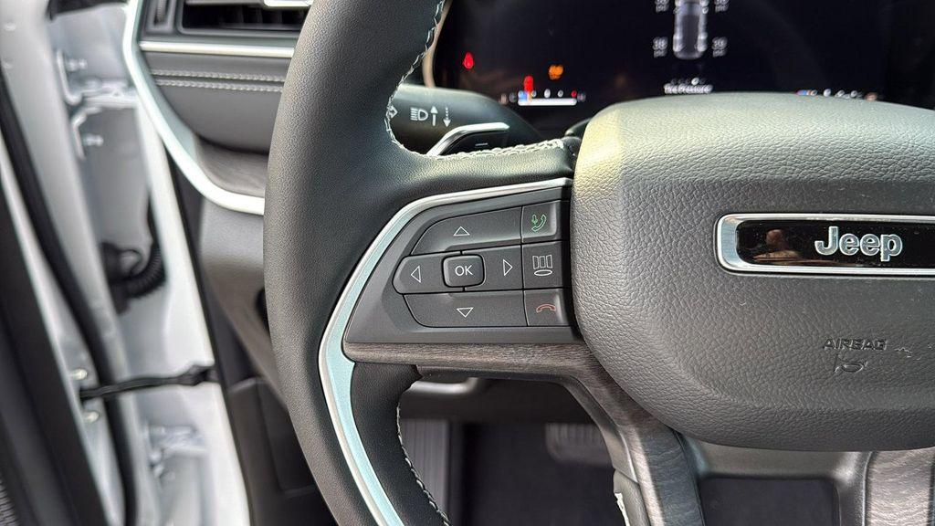 new 2025 Jeep Grand Cherokee car, priced at $46,998