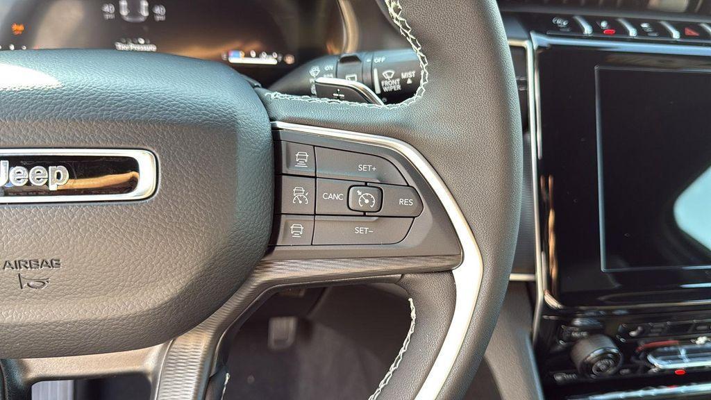 new 2025 Jeep Grand Cherokee car, priced at $43,798