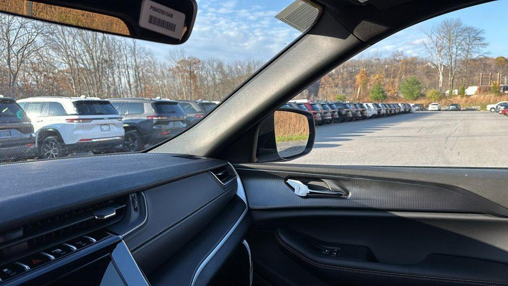 new 2025 Jeep Grand Cherokee car, priced at $43,798