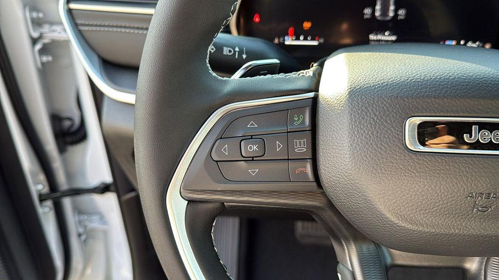 new 2025 Jeep Grand Cherokee car, priced at $43,798