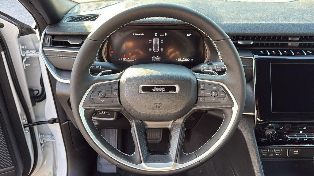 new 2025 Jeep Grand Cherokee car, priced at $43,798