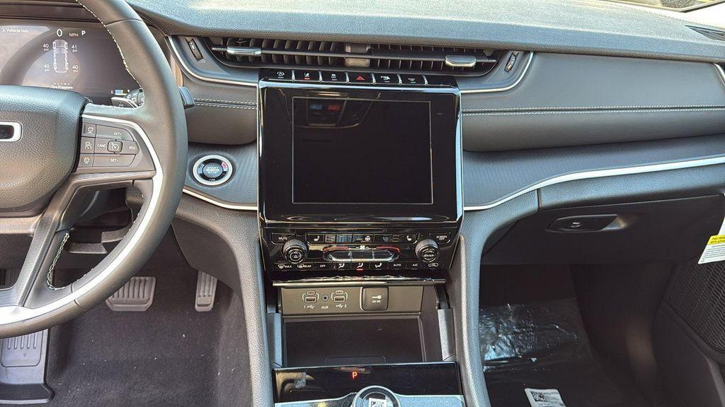 new 2025 Jeep Grand Cherokee car, priced at $43,798