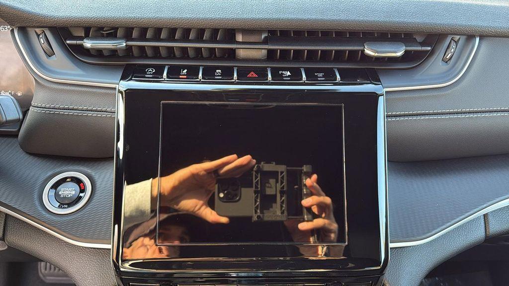 new 2025 Jeep Grand Cherokee car, priced at $43,798