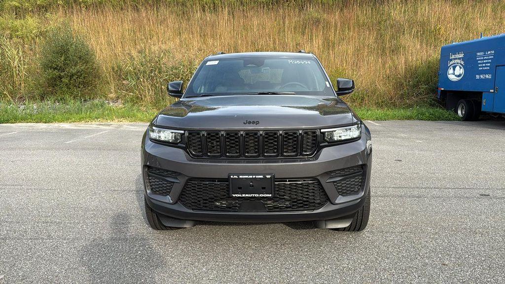 new 2025 Jeep Grand Cherokee car, priced at $47,598