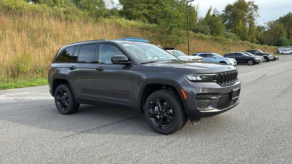 new 2025 Jeep Grand Cherokee car, priced at $47,598