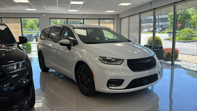 new 2023 Chrysler Pacifica Hybrid car, priced at $50,298