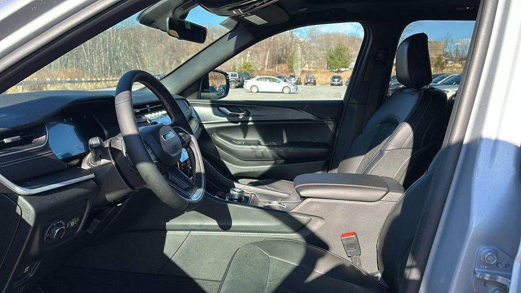 new 2025 Jeep Grand Cherokee car, priced at $46,530