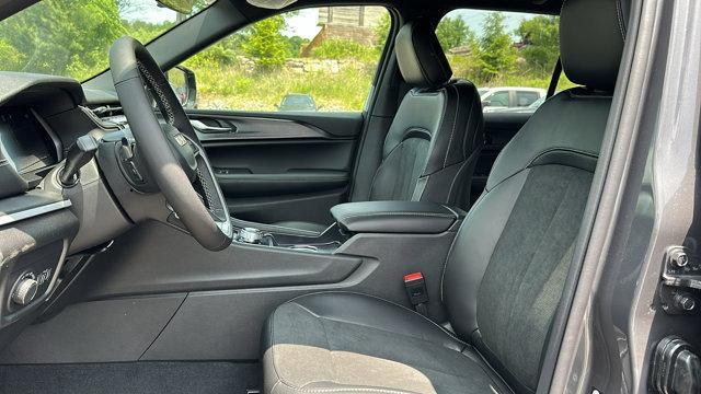 new 2025 Jeep Grand Cherokee car, priced at $46,730