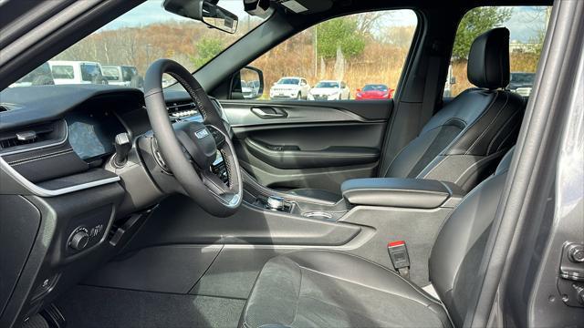 new 2025 Jeep Grand Cherokee car, priced at $45,998