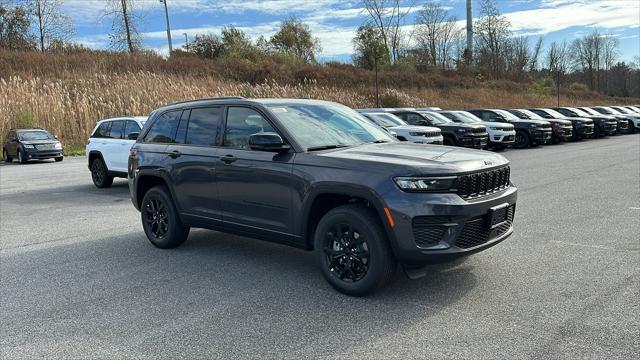 new 2025 Jeep Grand Cherokee car, priced at $45,998