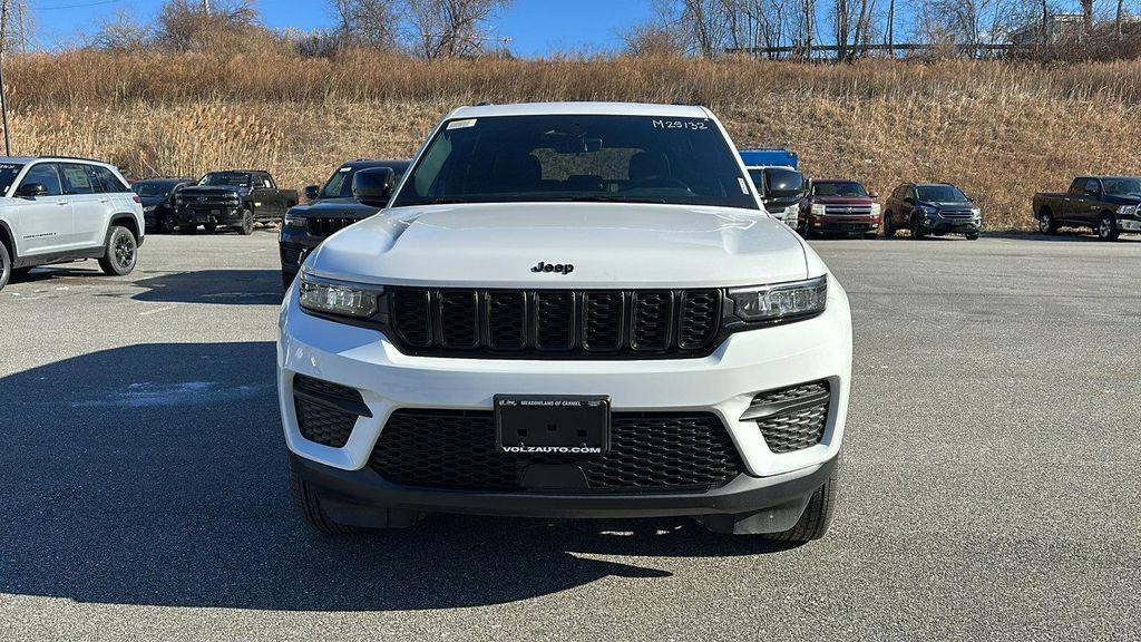 new 2025 Jeep Grand Cherokee car, priced at $45,935