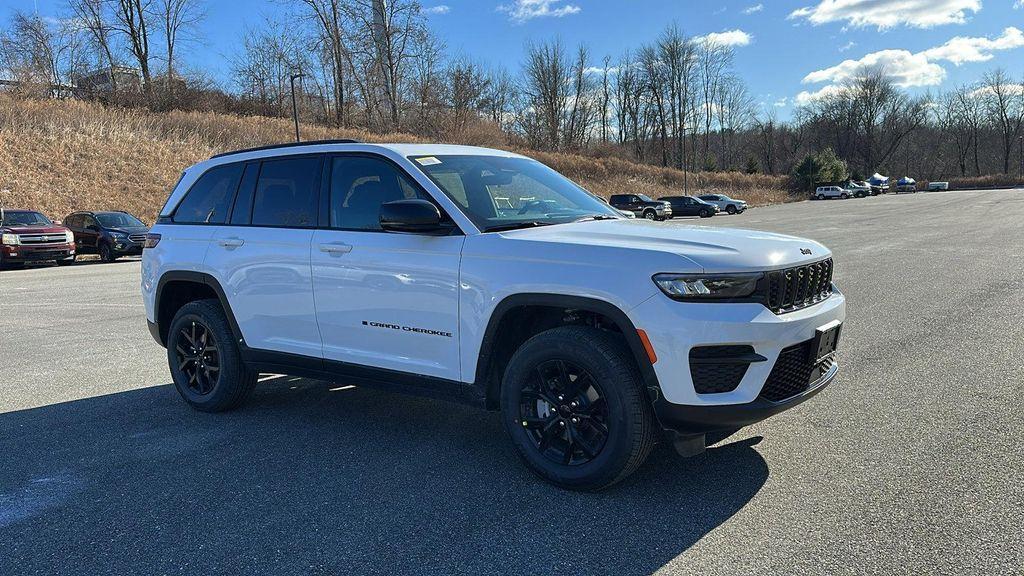 new 2025 Jeep Grand Cherokee car, priced at $45,935