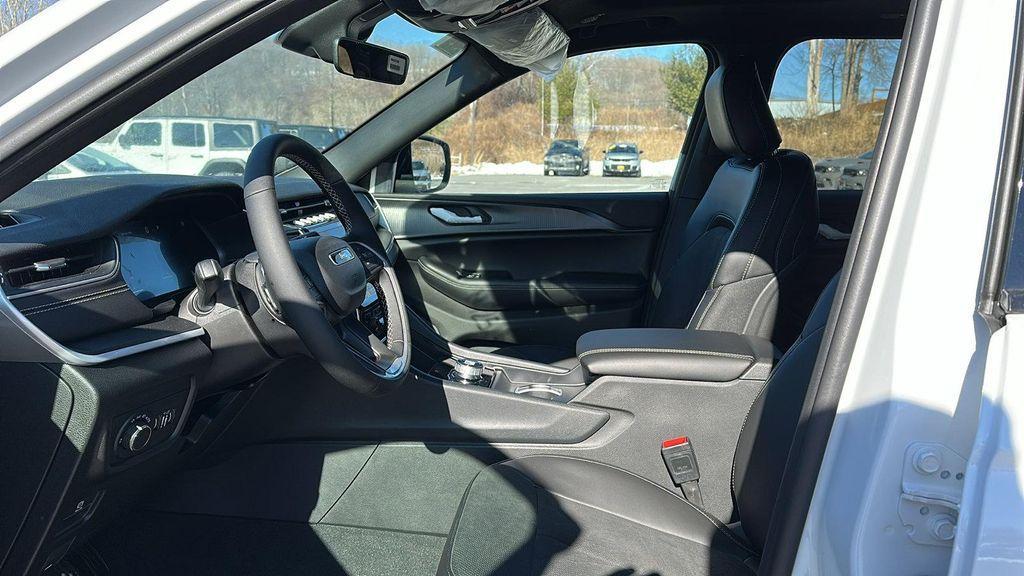 new 2025 Jeep Grand Cherokee car