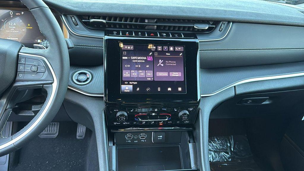 new 2025 Jeep Grand Cherokee car, priced at $44,298