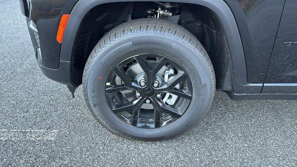 new 2025 Jeep Grand Cherokee car, priced at $44,298