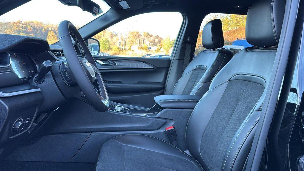 new 2025 Jeep Grand Cherokee car, priced at $44,298