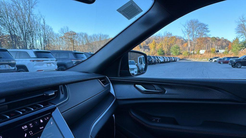 new 2025 Jeep Grand Cherokee car, priced at $44,298