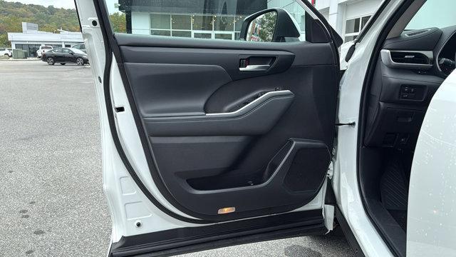 used 2023 Toyota Highlander car, priced at $33,496