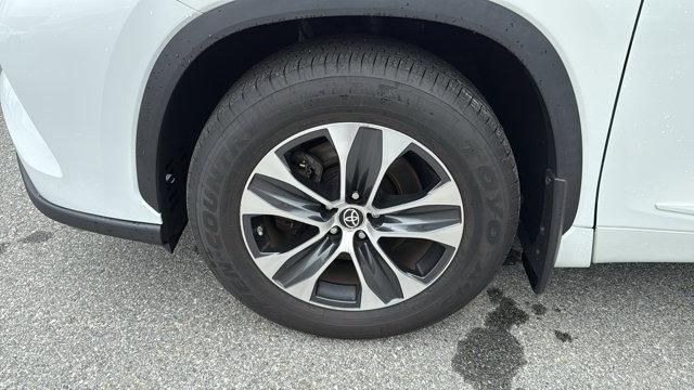 used 2023 Toyota Highlander car, priced at $33,496